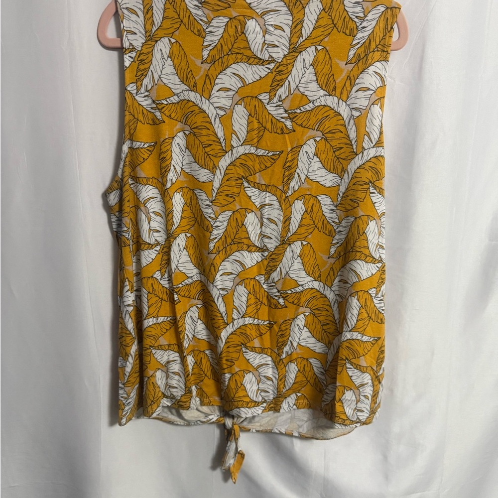 Nine West Yellow and White Leaf Print Sleeveless Tie Front top Sz L